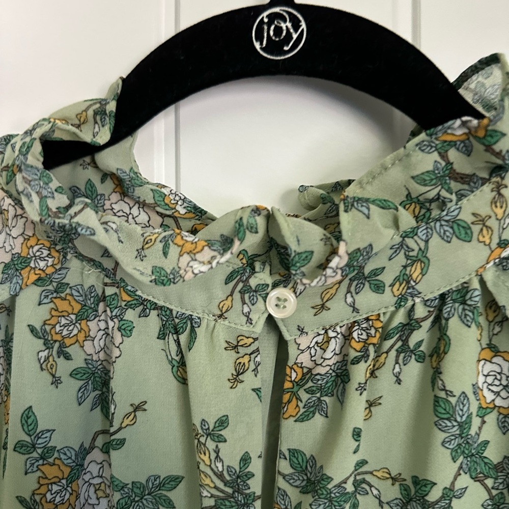 Max Studio Women’s Blouse Small Green Floral Ruffle Sleeveless Top Lightweight